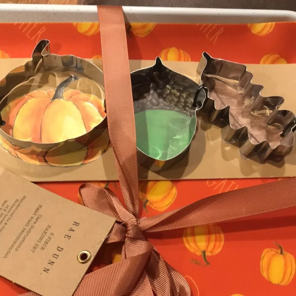 NWT Rae Dunn baking set